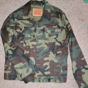 Levis Camo Trucker Jacket